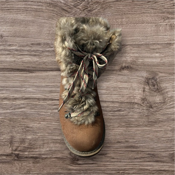 Women’s boots with a small  heel - Picture 3 of 8